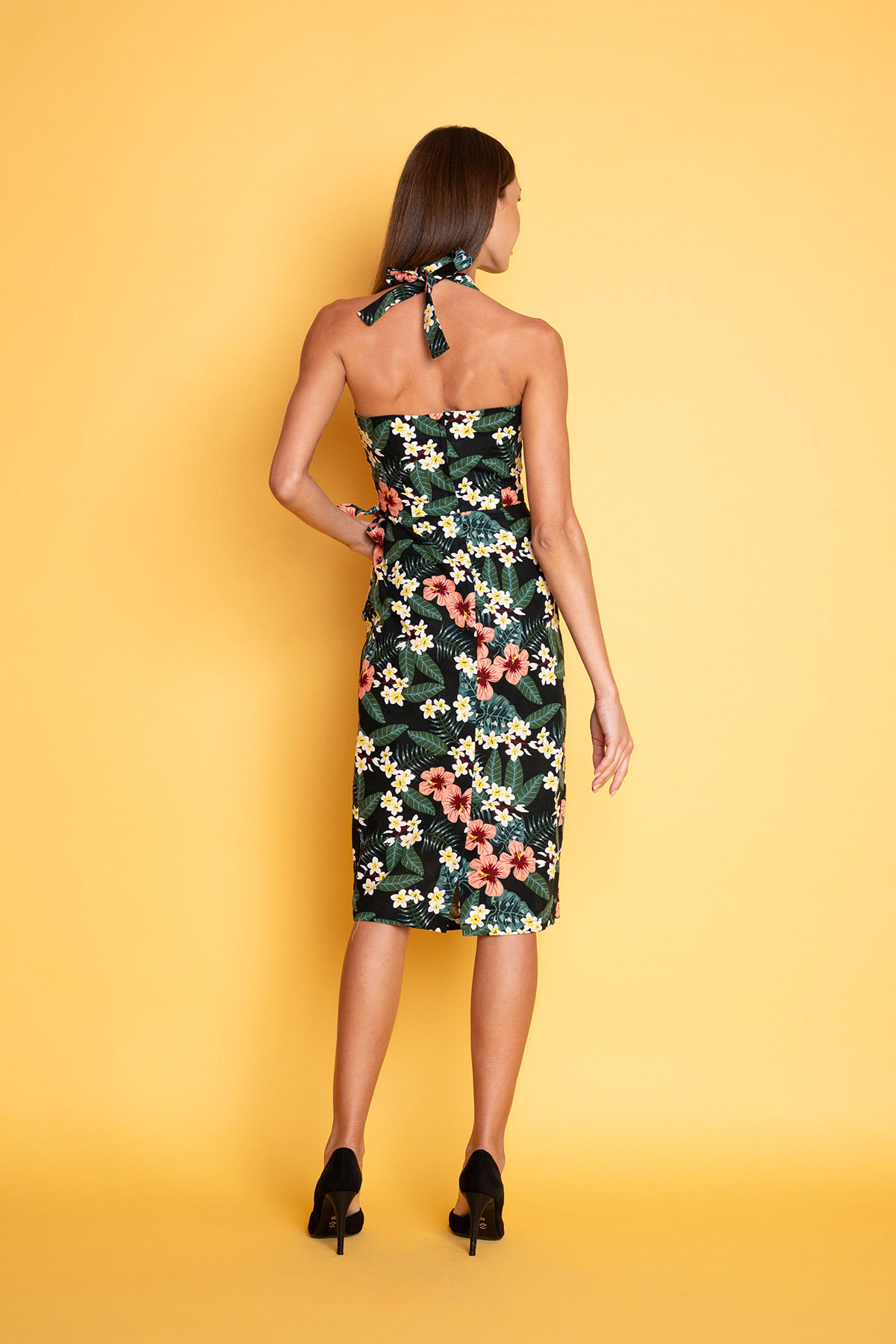 prasino-tropical-forema-2 Αυτό το φόρεμα, σε εφαρμοστή γραμμή, εμπνευσμένο από τη δεκαετία του '50, φτιαγμένο από βαμβάκι, με καλοκαιρινό τροπικό μοτίβο θα ήταν τέλειο για ένα δείπνο το βράδυ του καλοκαιριού. Με δέσιμο στο λαιμό και ένα θηλυκό κολακευτικό πλαϊνό δέσιμο στη μέση, αυτό το φόρεμα είναι αποπνέει κλασική ομορφιά!