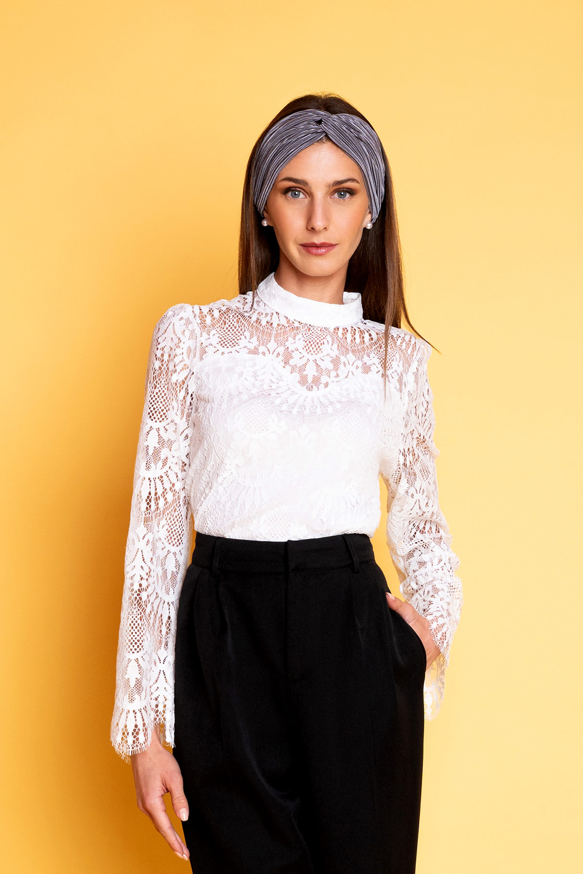 ivouar-mplouza-dantela-2 Ιβουάρ δαντελένια μπλούζα με μακριά μανίκια, μπούστο σε σχήμα καρδιάς, τελείωμα δαντέλας και διαφάνεια στους ώμους, τα χέρια και την πλάτη, ιδανική επιλογή για επίσημες εμφανίσεις!