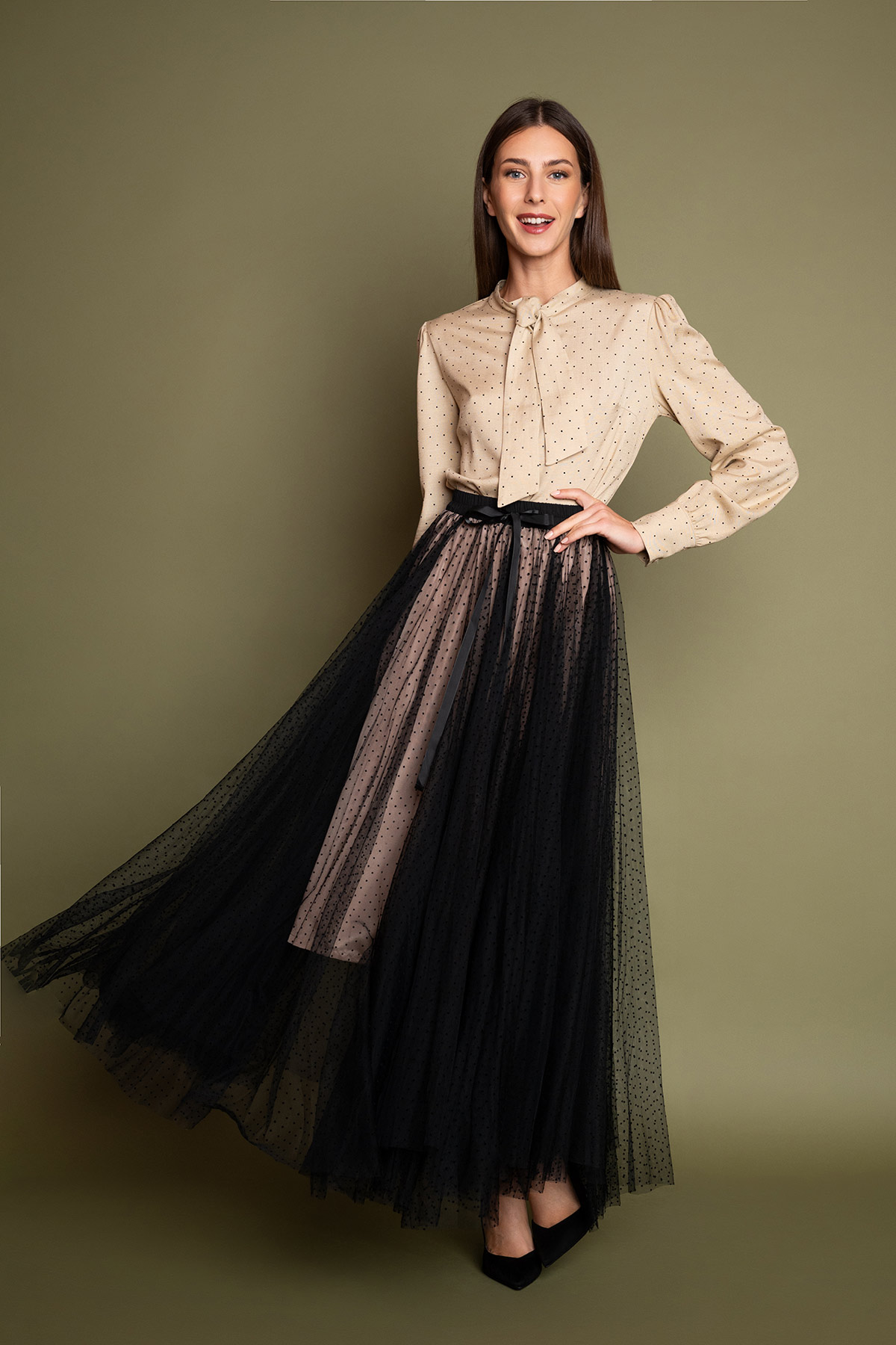 nude-poua-toulini-fousta-1 Midi φούστα από μαλακό τούλι σε μπορντό χρώμα, με μαύρα πουά, με φόδρα εσωτερικά και ελαστική μέση με κορδελάκι. Υπέροχη ρομαντική αέρινη φούστα για εντυπωσιακό chic look.