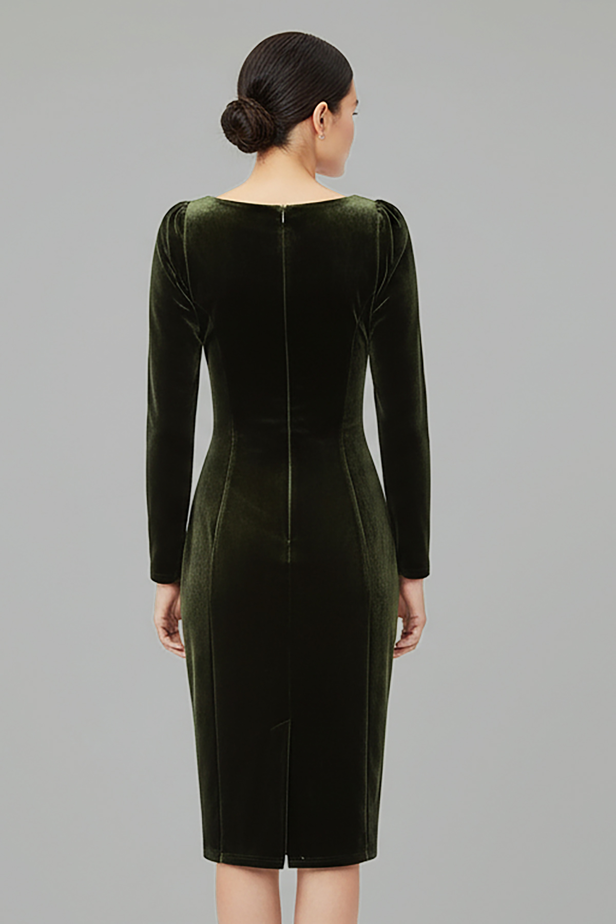 ladi-veloudino-pencil-forema-2 Μίντι 50s pencil φόρεμα από μαλακό ελαστικό λαδί ύφασμα βελούδο, λαιμουδιά σε σχήμα καρδιάς, ελαφρώς φουντωτά μακριά μανίκια, σούρα στο στήθος, κρυφό φερμουάρ στην πλάτη και ίσια γραμμή μέχρι το γόνατο, για επίσημες και εντυπωσιακές εμφανίσεις!