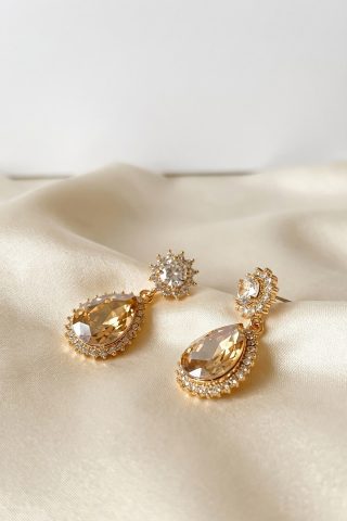 Κομψά σκουλαρίκια από χαλκό, διακοσμημένα με λαμπερή πέτρα και ζιργκόν. Ιδανικά για elegant εμφανίσεις με στυλ και λάμψη!